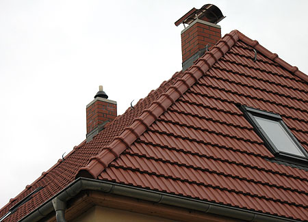Dachumdeckung · Schiebeziegel · rot engobiert