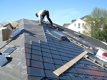 Prefa · Falzschablone, Anthazit, Stucco · beim Eindecken