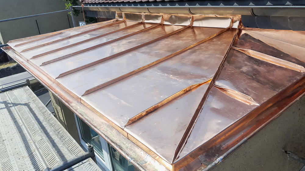 Stehfalzeindeckung mit Kupferblech Gaube mit Kupferblecheindeckung