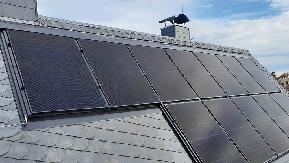 In-Dach-Photovoltaikanlage auf Schieferdach In-Dach-Photovoltaikanlage