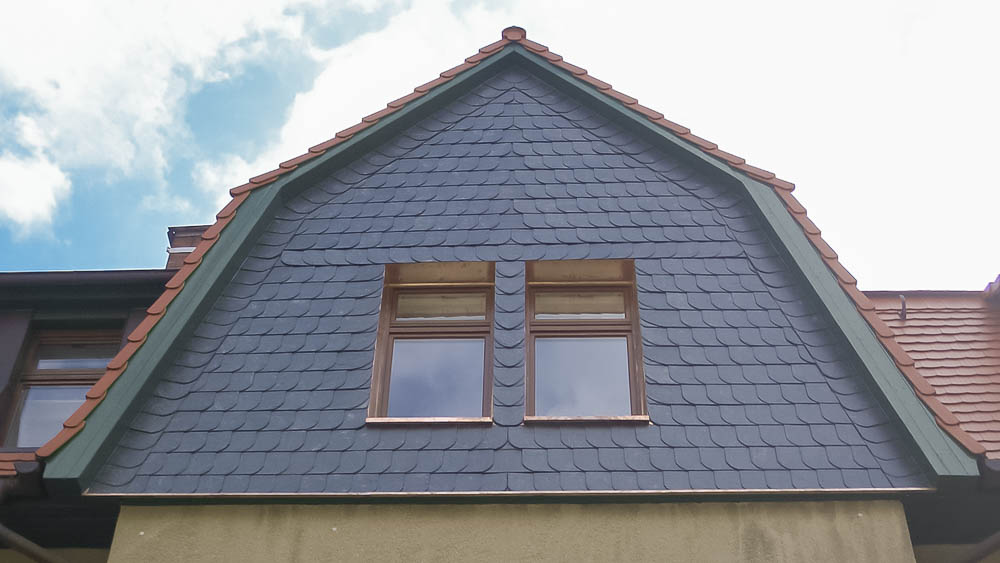 Fassadenverkleidung mit Schiefer Mit Schiefer verkleidete Fassade
